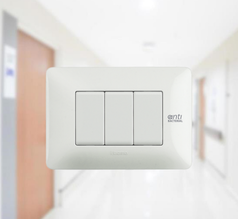 Placa antimicrobiana